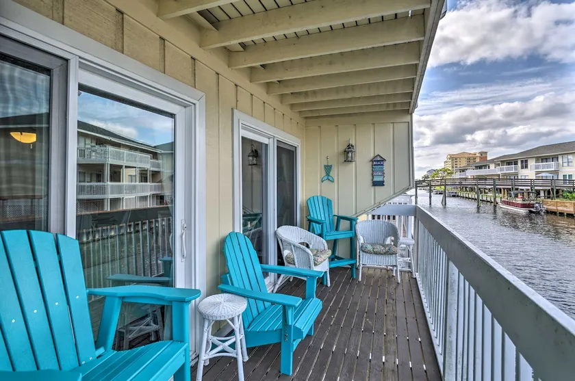 Sandpiper Cove Escape on Canal - Walk to Beach! - Image 1