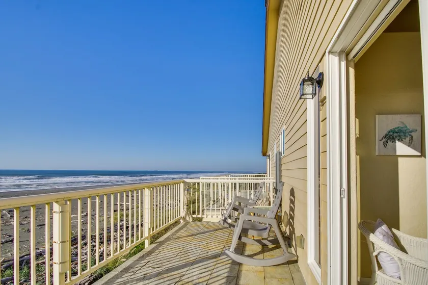Quiet Waterfront Escape w/ Hot Tub & Beach Access! - Image 1