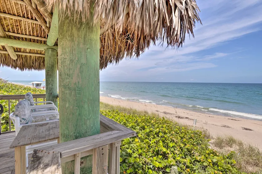 Boat Lovers Paradise: Walk to Private Beach! - Image 1