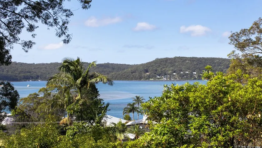Bush Retreat with Bayviews at Pretty Beach - Image 1