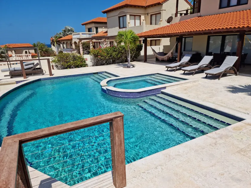 Luxury Home with Private Pool in Aruba - Image 1
