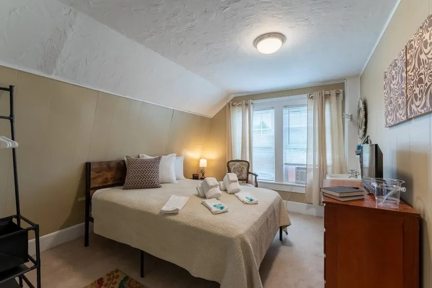 Room 12 (3rd Floor with Shared Bathroom) - Image 1