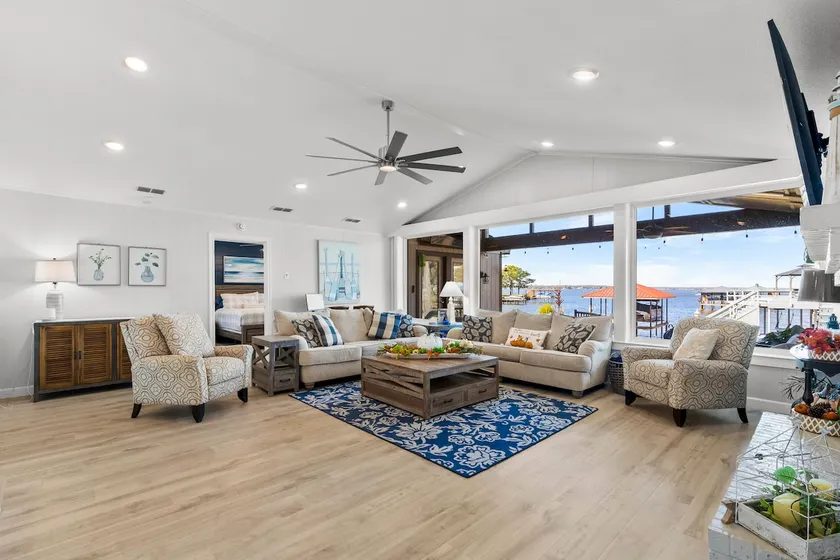 6BR/5Bath Single Story Lake Front Home at Cedar Creek with 3 ensuites &  huge patio - Image 1