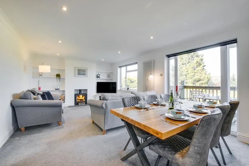 3 Bed in Ovingdean oc-bbwand - Image 1