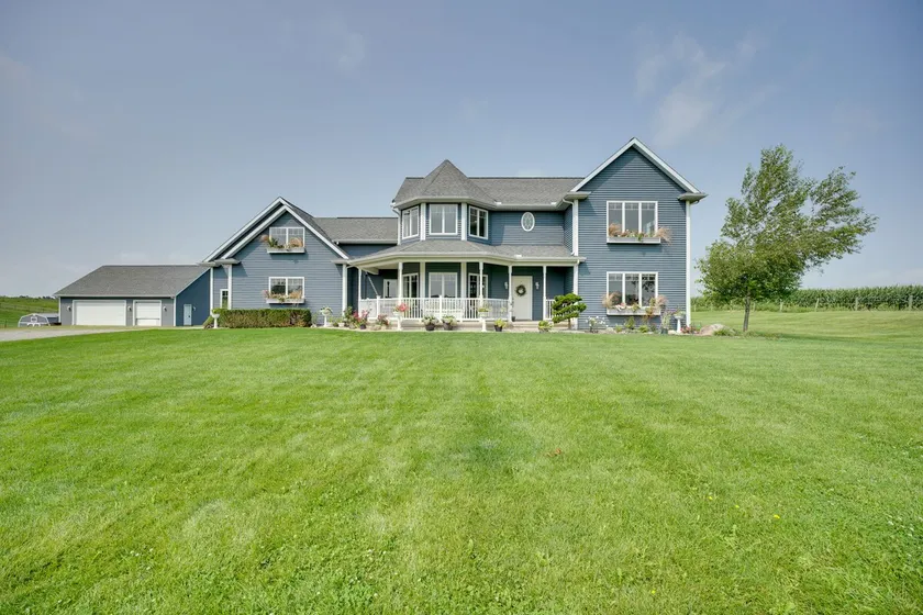 Blue Birds Perch: Stunning Home on Private Hilltop - Image 1