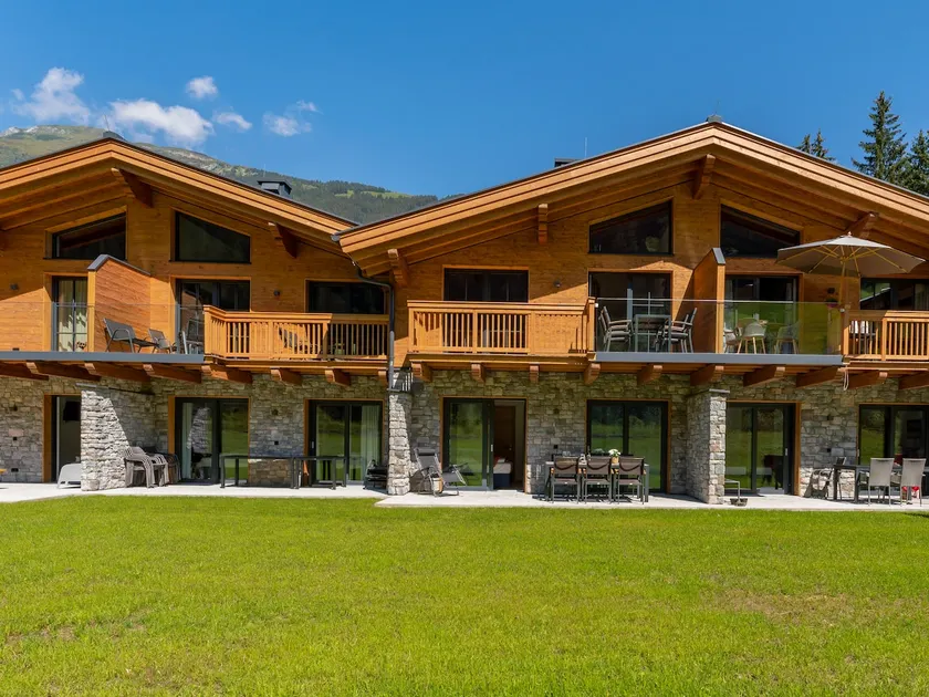 Luxury chalet with private garden and sauna - Image 1