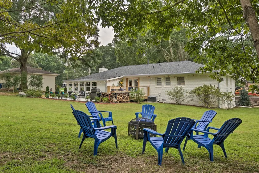 Walk To Dtwn Alpharetta Modern Home with Fire Pit - Image 1