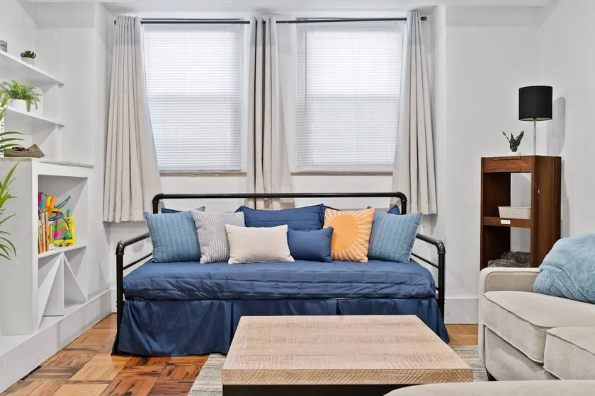Lincoln Park Hideaway - 5 Min Walk to the Park! - Image 1