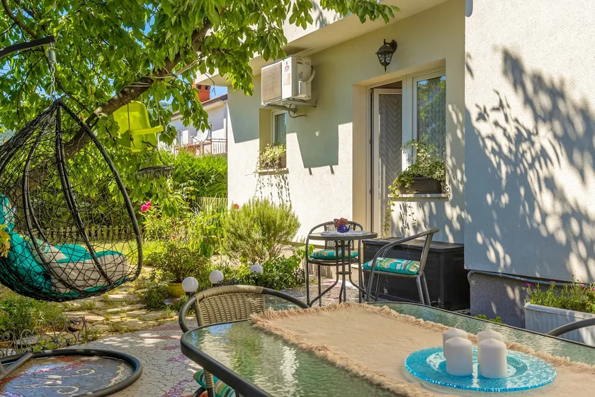 Cozy Home with Private Garden - Happy Rentals - Image 1