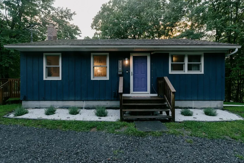 Little Blue Cabin: Summer Fun near Hudson - Image 1