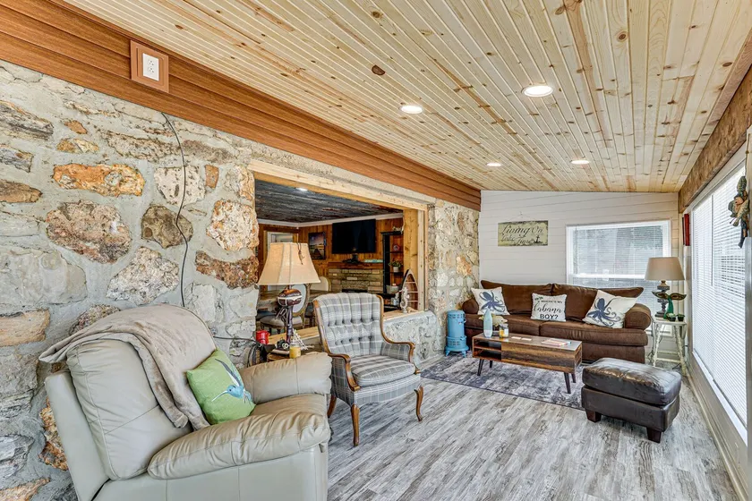 3 Cabins! Lakefront Reunion Retreat in Rocky Mount - Image 1