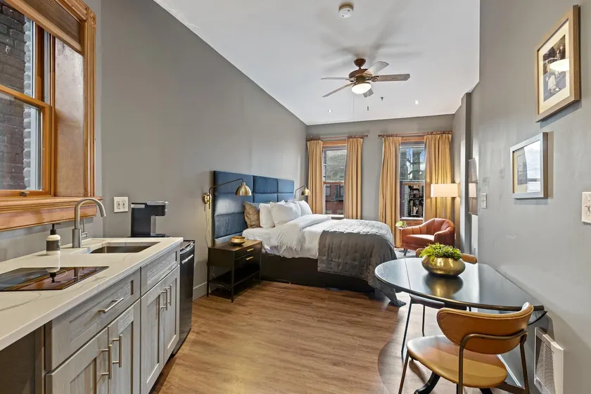 Junior Suite in the heart of downtown Manhattan - Image 1