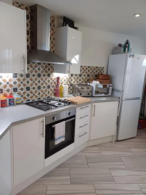 Bagshot Village Sleeps 4 Pennyhill Ascot Golf Film - Image 1