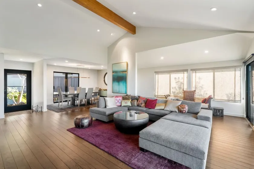 Luxury 3BR Hillside Retreat wAC Panoramic View - Image 1
