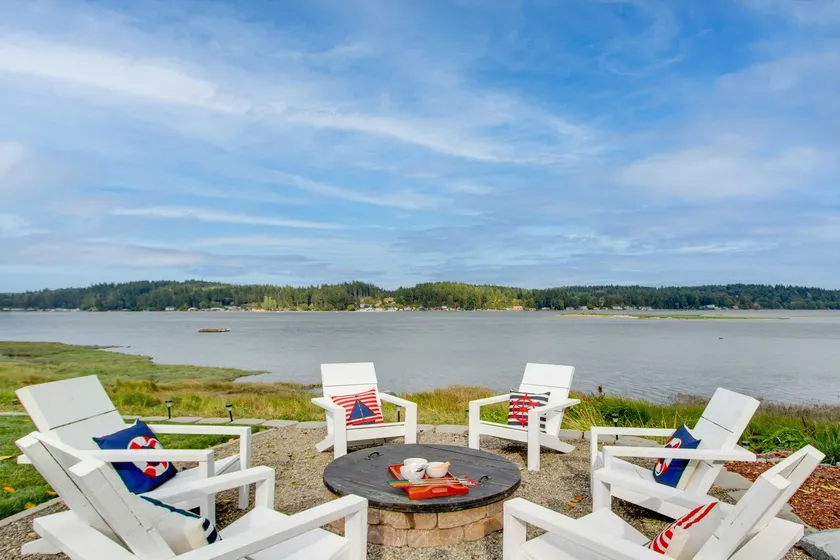Waterfront Allyn Home with Fire Pit + 2 Kayaks! - Image 1