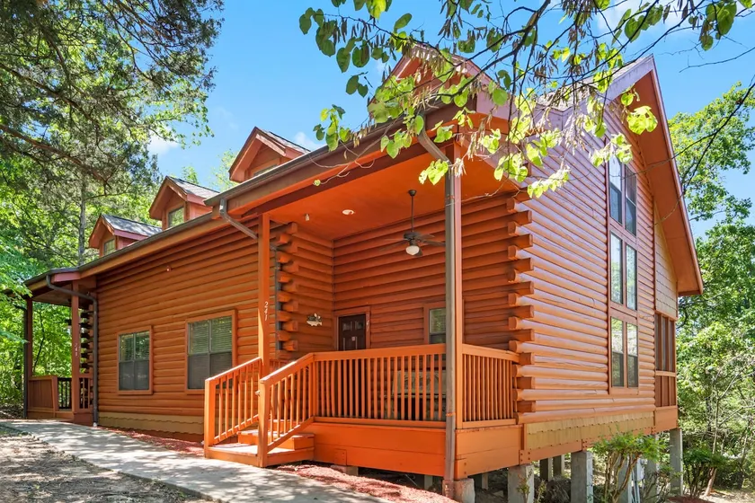 Cozy 2BR + Loft Cabin near Shopping and Shows - Image 1