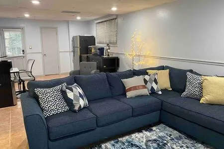 Stylish 1 BR basement apartment near Stn Mtn Park - Image 1
