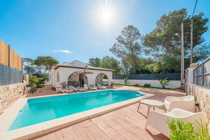 Ferienhaus \"Villa Abril\" mit Bergblick, Pool, & WLAN - Image 1