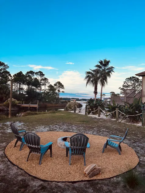 Lagoon Access, Short Walk to Beach, Sleeps 10! - Image 1