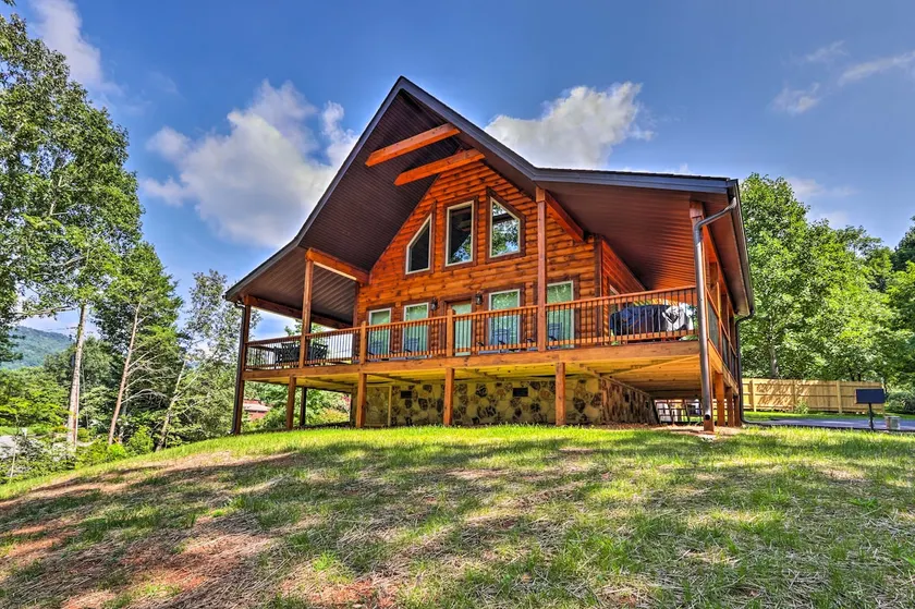Sevierville Cabin: Deck w/ Picnic Table & Hot Tub! - Image 1