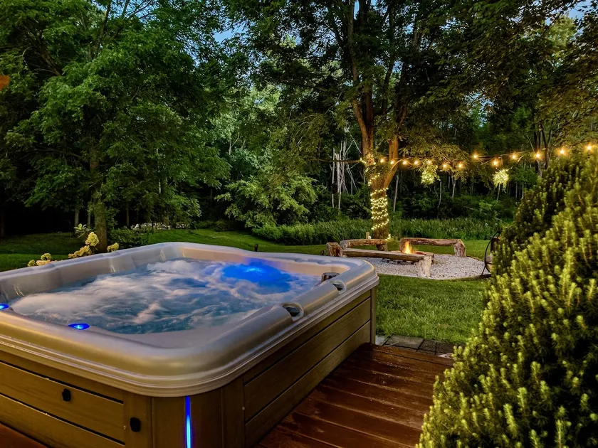 Vineyard View-Walkable to Two Wineries + River| Hot Tub, Karaoke, Fireplace - Image 1