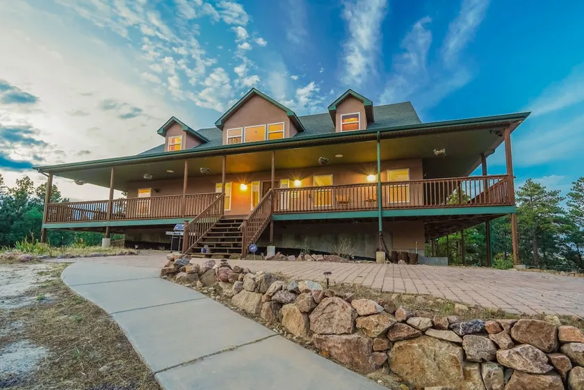 Nature's Oasis, 4BD Ranch Retreat, Hot tub! - Image 1