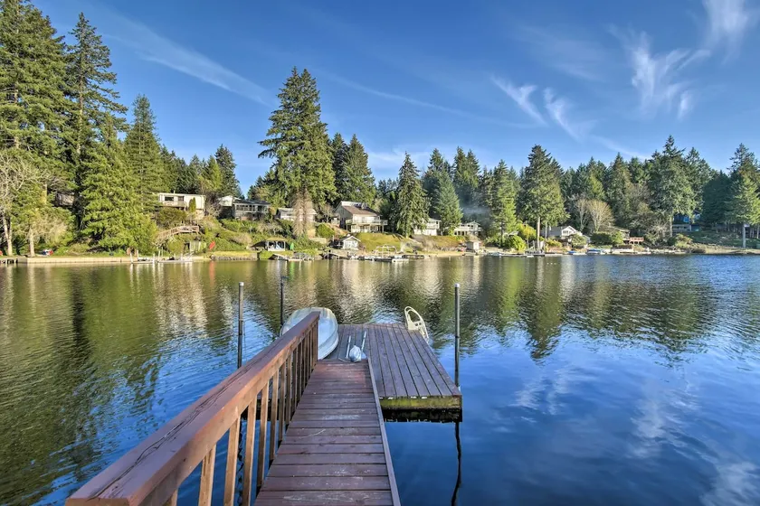 'The Peacock House' - Waterfront Home w/ Hot Tub! - Image 1