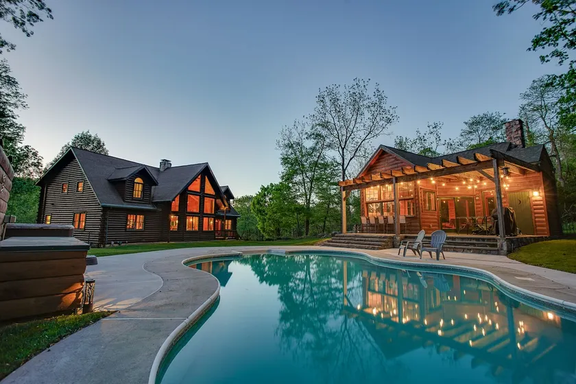 Mountain Top Cabin w/ HOT TUB + Private Pool + Game Room - Image 1