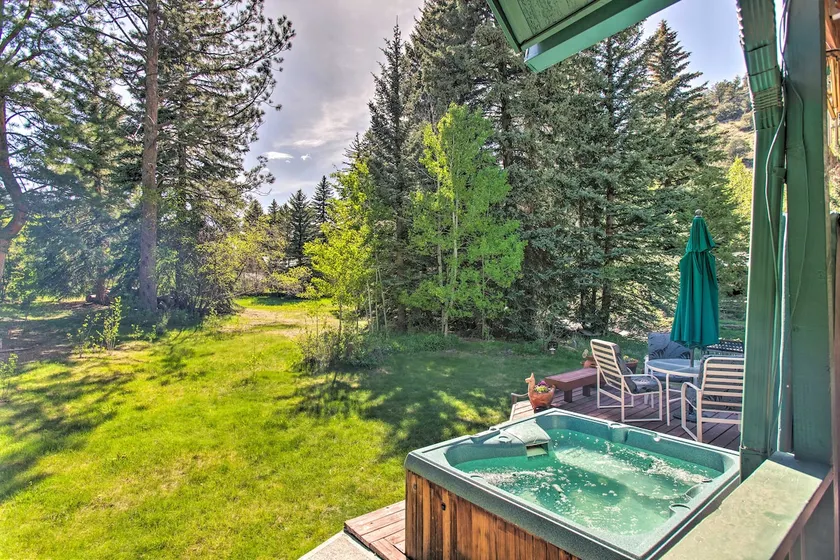 ‘Chicago Creek B & B‘: 1 Mi to Mt Blue Sky! - Image 1