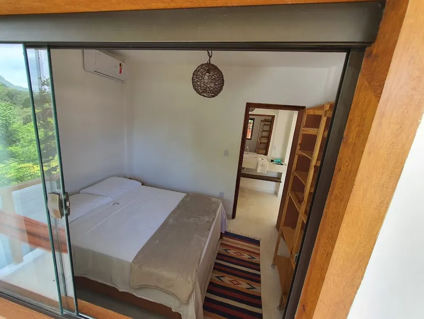 Heated pool • Jacuzzi • Nearby square - Green - Image 1