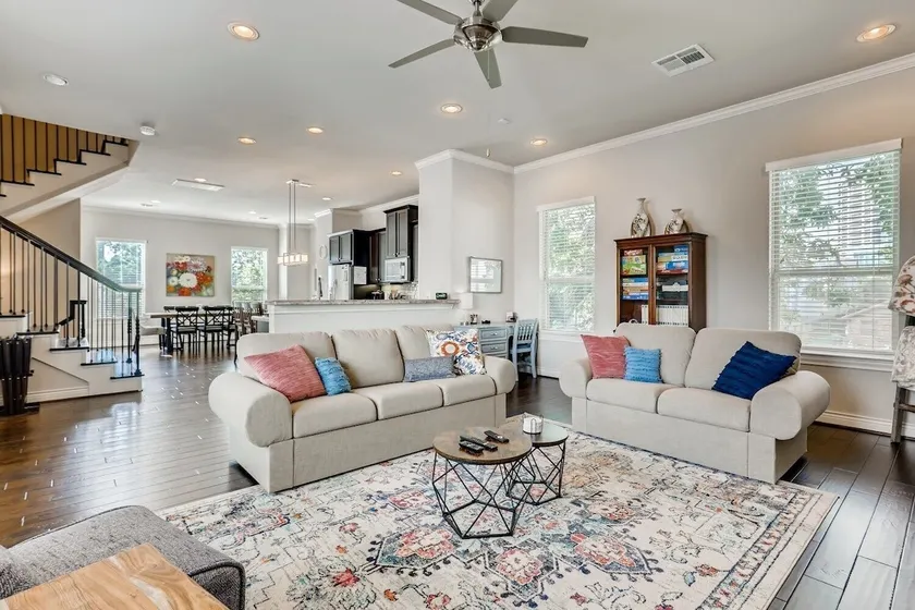 Luxurious Townhome in the Museum/Medical District + Backyard! - Image 1