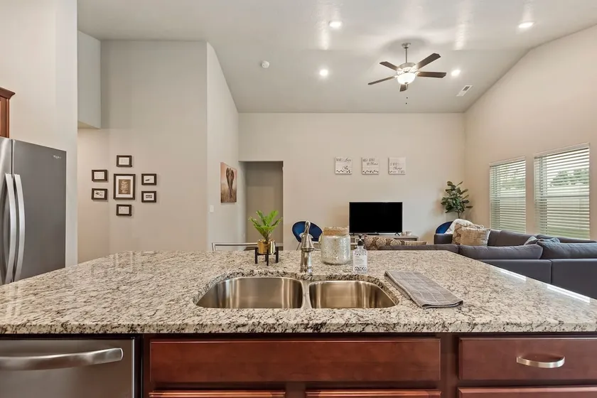 Nampa Family Home | King Bed | 4 Beds | Sleeps 9 | 1-Gig WiFi - Image 1