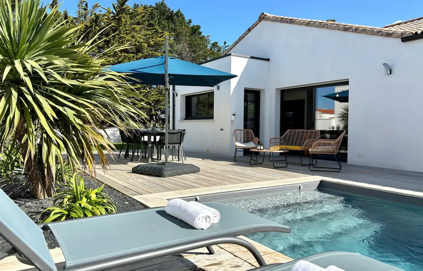 Villa Rosemonde Beach 700m Heated Pool Boules Pitch Garden Sleeps 8 - Image 1