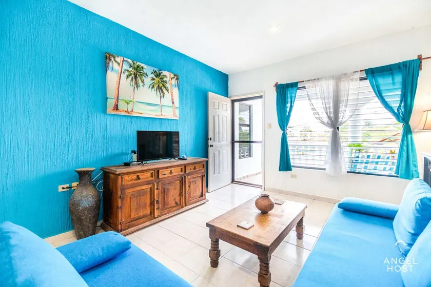 Huge deluxe 2 BR 6 guest 1 block to Beach, Malecón - Image 1