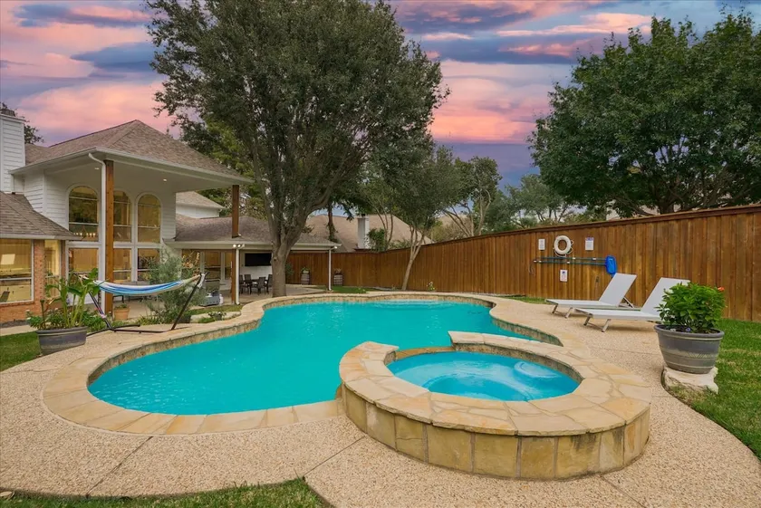 Spacious and Luxury Home w/ Cinema Room and Pool - Image 1