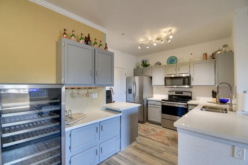 'Red Rox' Phoenix Condo w/ Patio ~ 3 Mi to Airport - Image 1