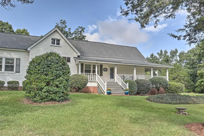 Family Home w/ Fire Pit, 2 Mi to Lake Access - Image 1