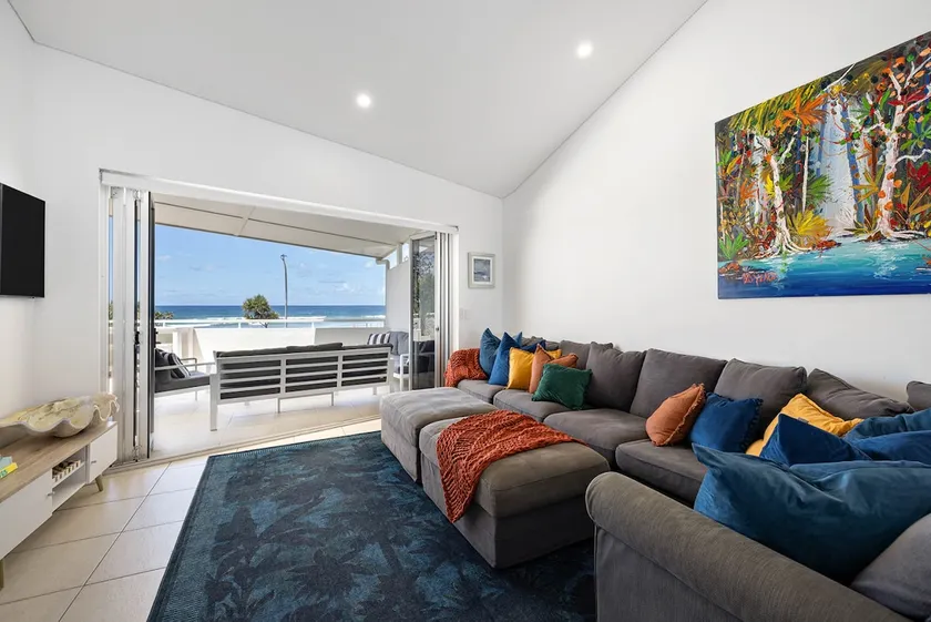Lennox Head Waves Beachfront Penthouse - Image 1