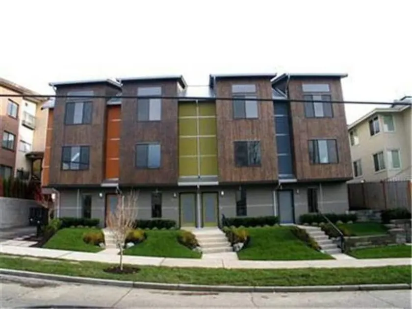 Modern North Seattle Getaway - Image 1