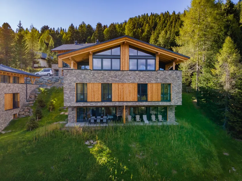 Luxurious and beautiful lodge with fantastic view - Image 1