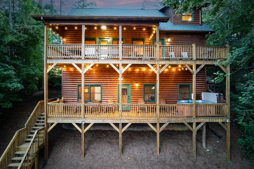New Fire Pit! 3 King Suites, Creek, 15 mins 2 BR - Image 1