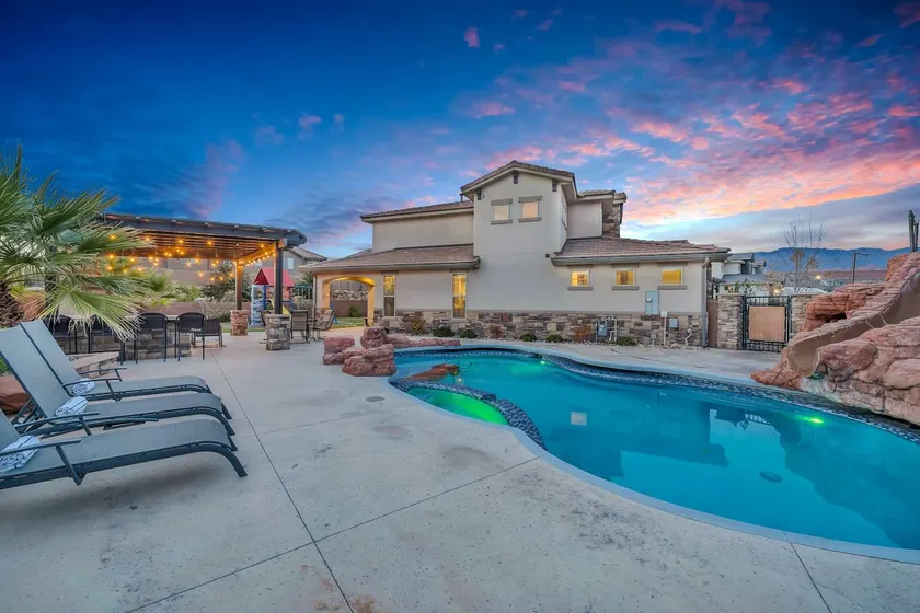 Zion Reunion Poolhouse home - Image 1