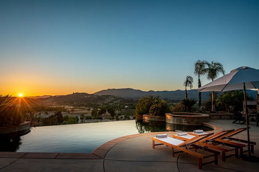 Vineyard View by Fieldtrip 8 Bd with Infinity Pool Hot Tub Games - Image 1