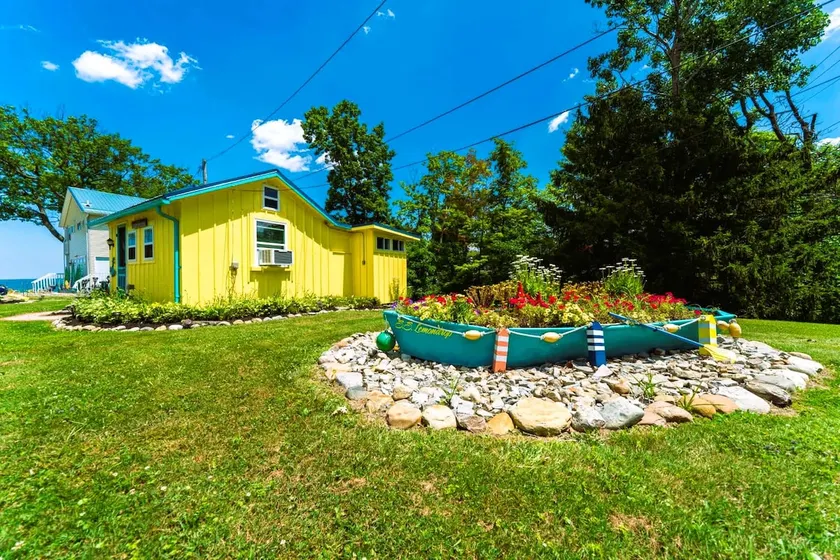 LemonDrop Lake-Front Cottage - Image 1