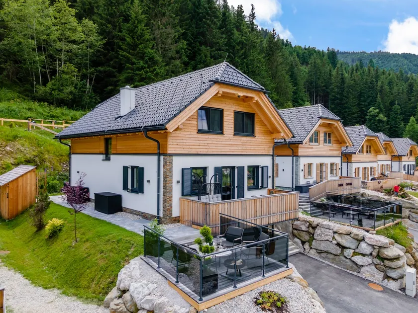 Luxury chalet with hottub, sauna and 4 terraces - Image 1