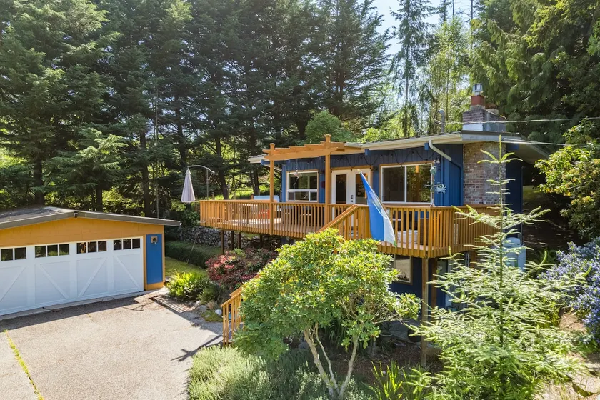 MidCentury Beach Cabin by AvantStay | Walk 2 Beach - Image 1