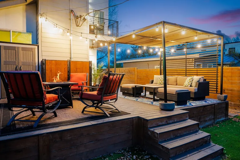 Wow! 5-Star Luxury ~ Safe & 3M to DT ~ - Image 1