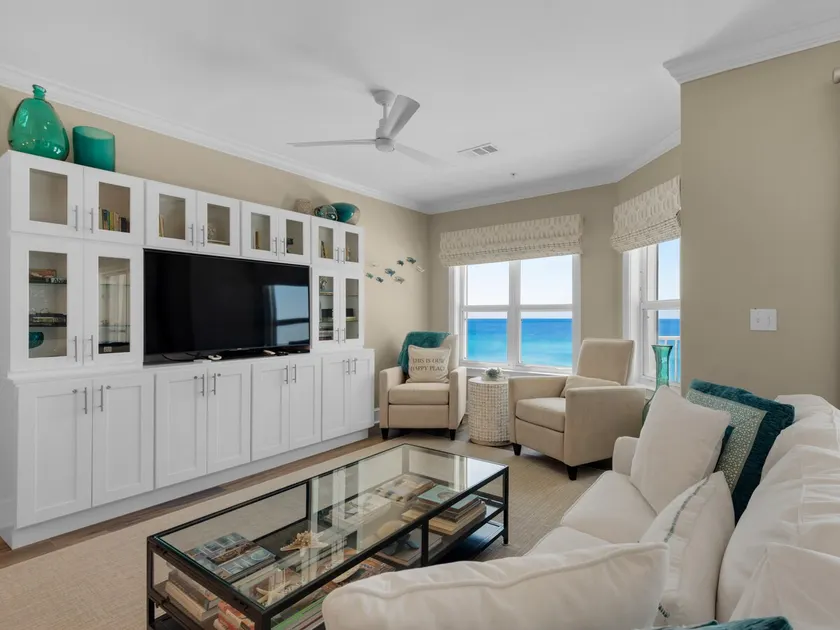 Gulf Front! Designer Decorated! Perfect View! Community Pool and Hot Tub - Image 1