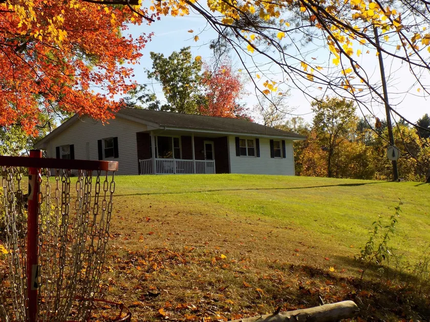 Peace at Pine Run in Hocking Hills: 13 Acres, Hot Tub, & Disc Golf! - Image 1