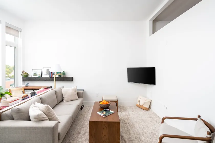 Modern Luxury 1BR Apt with Rooftop, Gym, and Parking - Image 1